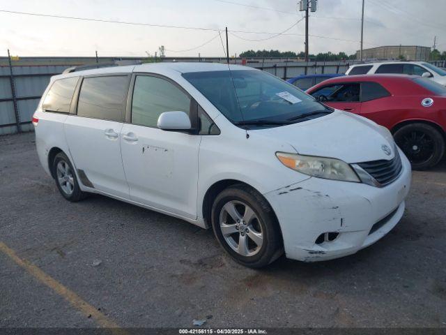  Salvage Toyota Sienna