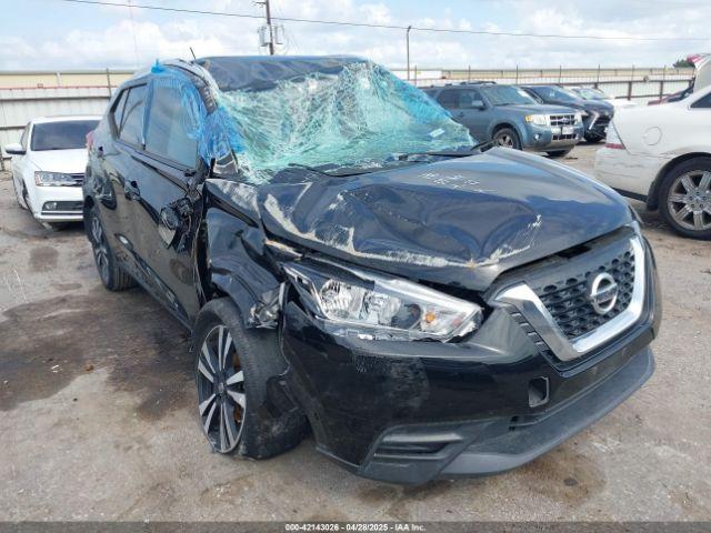  Salvage Nissan Kicks