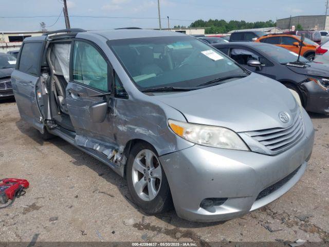  Salvage Toyota Sienna