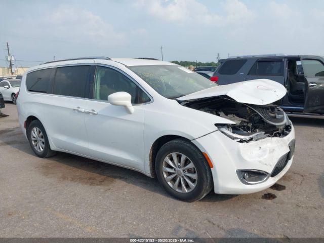  Salvage Chrysler Pacifica