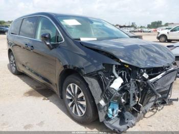  Salvage Chrysler Pacifica