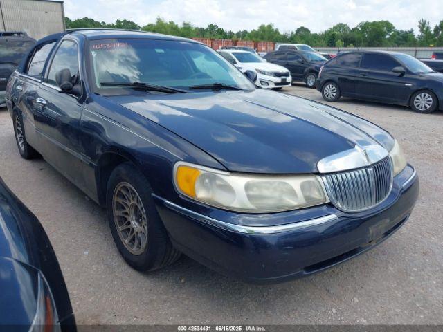  Salvage Lincoln Towncar