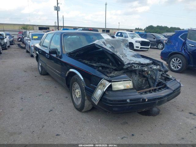  Salvage Lincoln Towncar