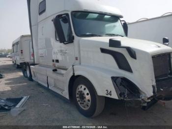  Salvage Volvo Vnl