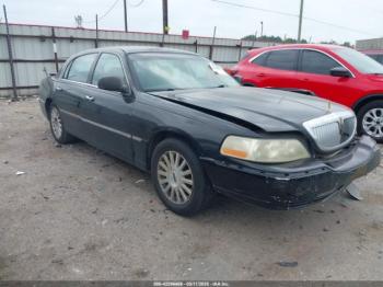  Salvage Lincoln Towncar