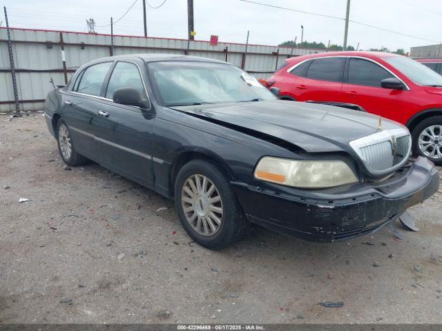  Salvage Lincoln Towncar