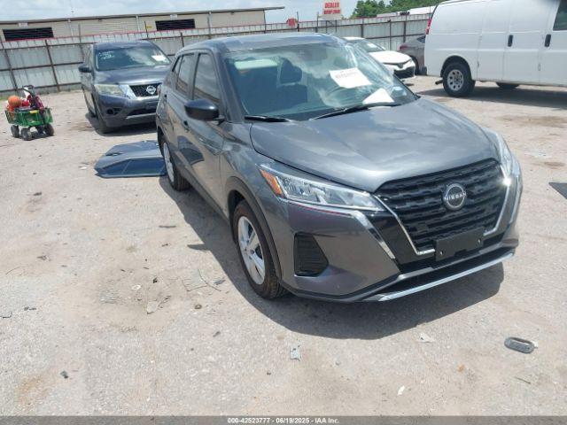  Salvage Nissan Kicks Play