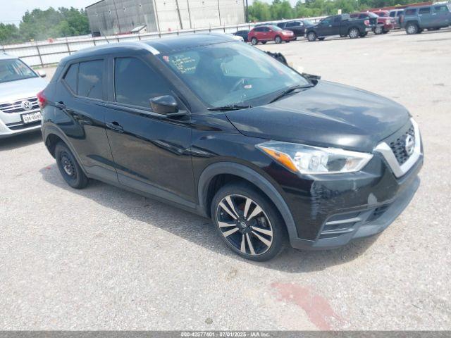  Salvage Nissan Kicks