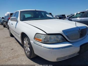  Salvage Lincoln Towncar