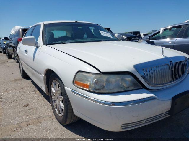  Salvage Lincoln Towncar