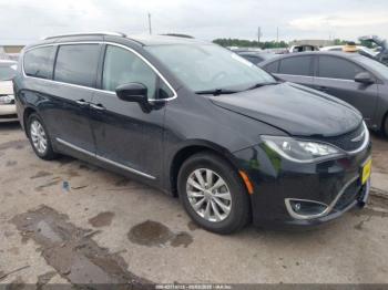  Salvage Chrysler Pacifica