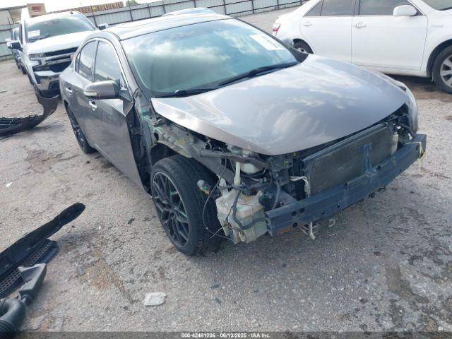  Salvage Nissan Maxima