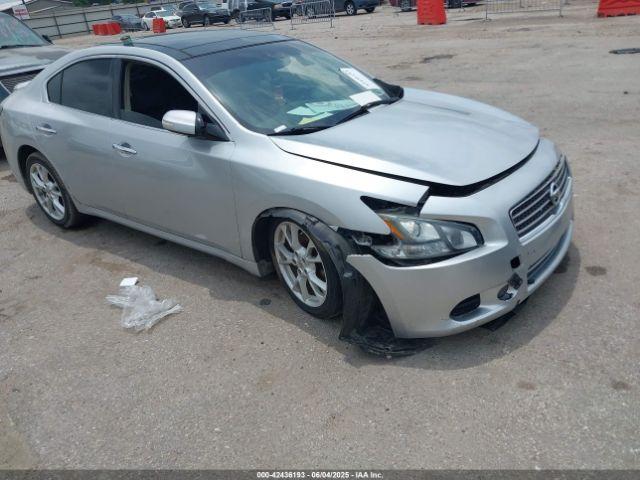  Salvage Nissan Maxima