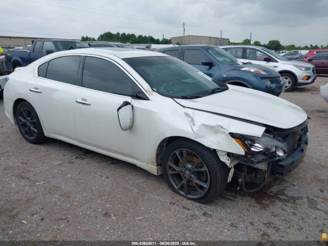  Salvage Nissan Maxima