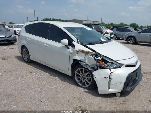  Salvage Toyota Prius v