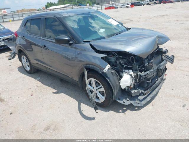  Salvage Nissan Kicks