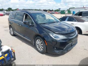  Salvage Chrysler Pacifica