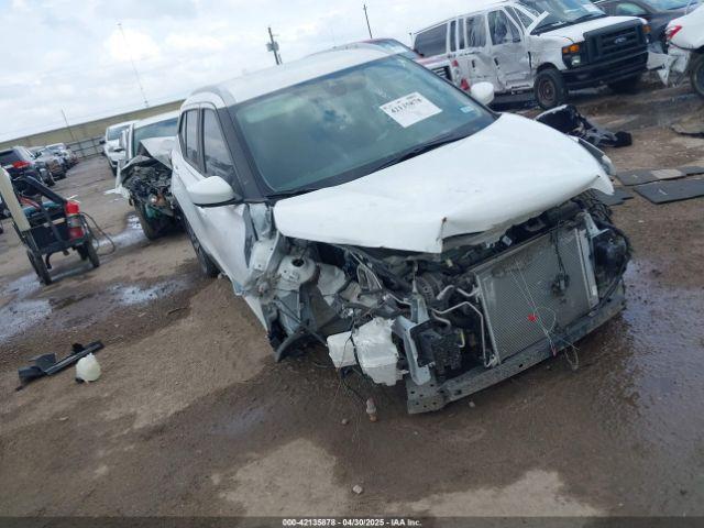  Salvage Nissan Kicks