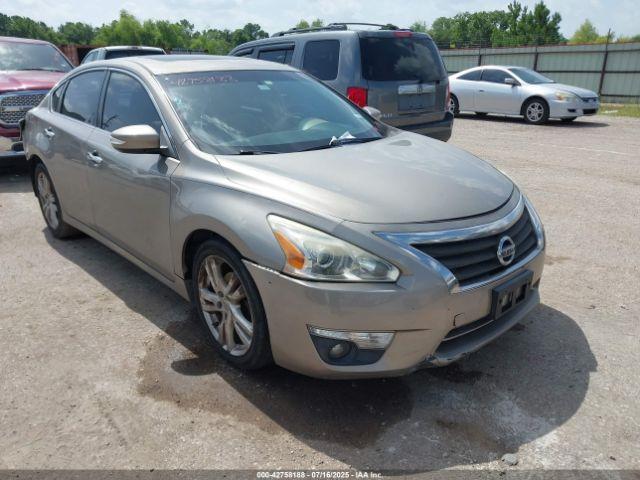  Salvage Nissan Altima
