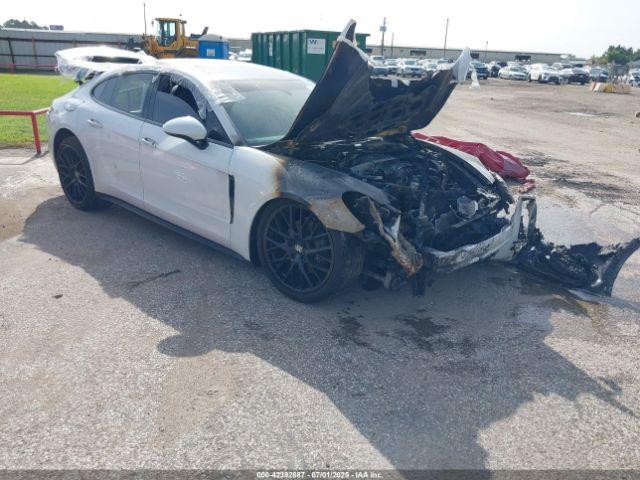  Salvage Porsche Panamera