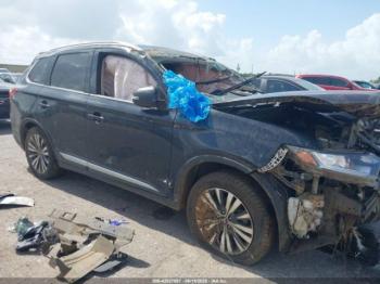  Salvage Mitsubishi Outlander