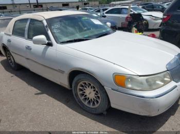 Salvage Lincoln Towncar