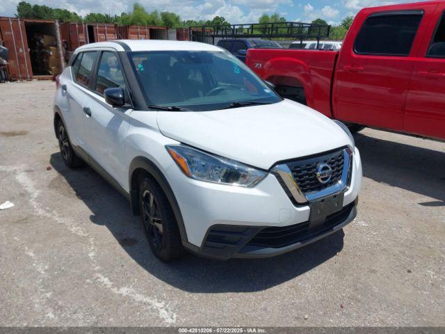  Salvage Nissan Kicks