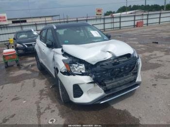  Salvage Nissan Kicks