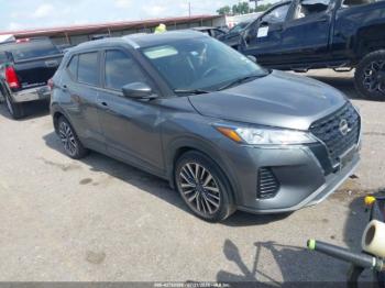  Salvage Nissan Kicks