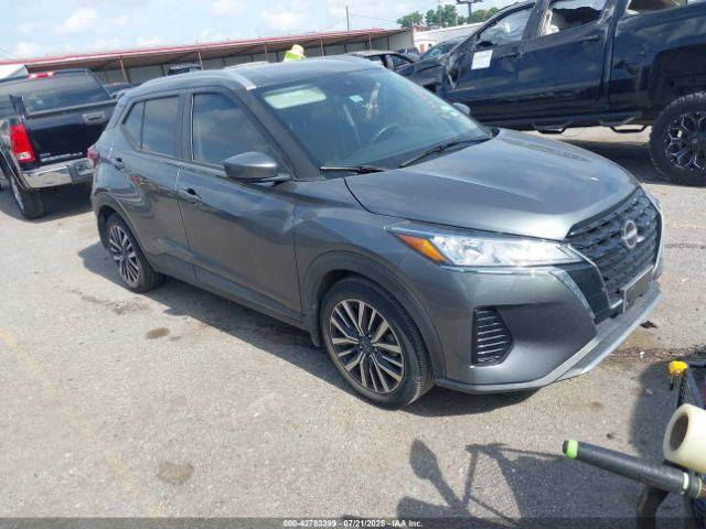  Salvage Nissan Kicks