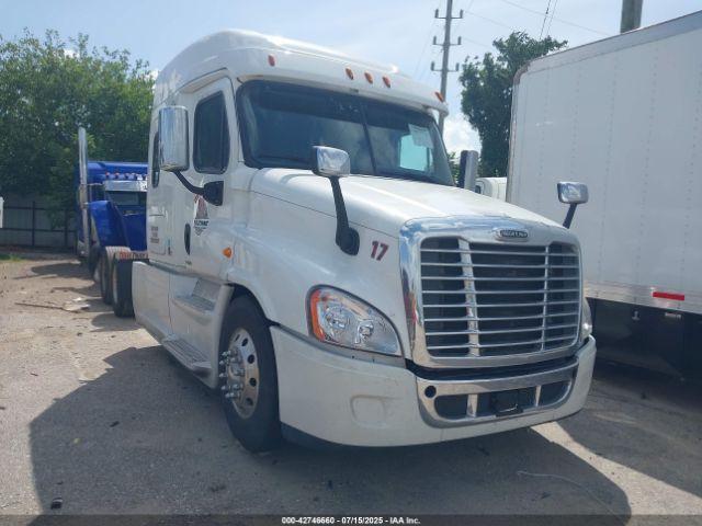  Salvage Freightliner Cascadia 125