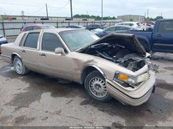  Salvage Lincoln Towncar