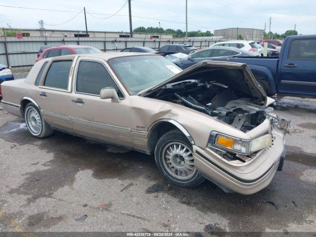  Salvage Lincoln Towncar