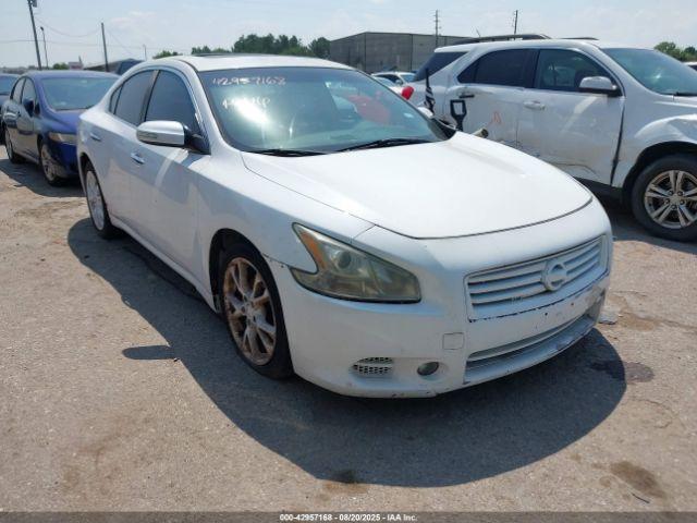  Salvage Nissan Maxima