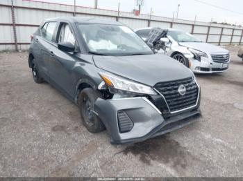  Salvage Nissan Kicks