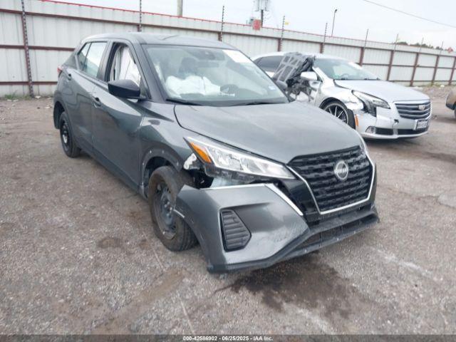  Salvage Nissan Kicks