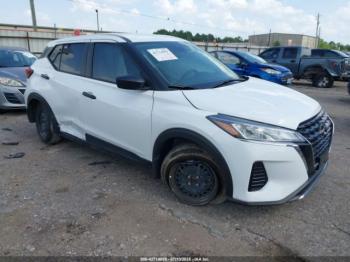  Salvage Nissan Kicks