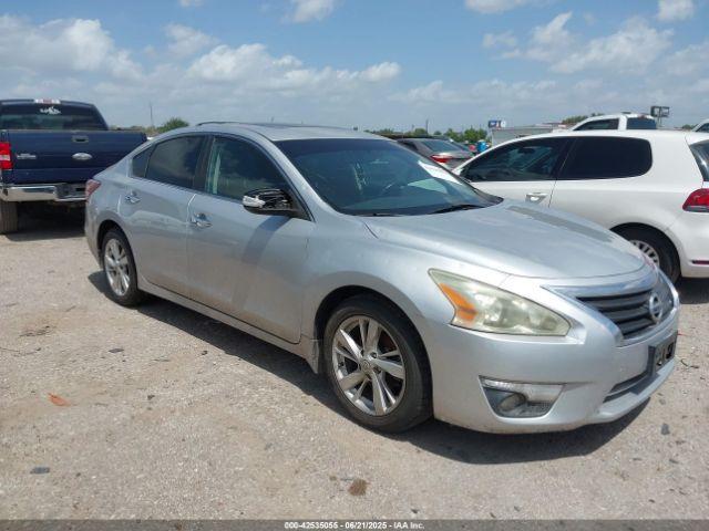  Salvage Nissan Altima