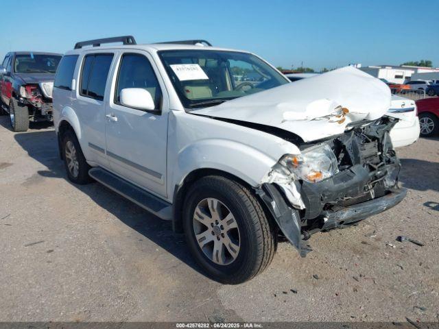  Salvage Nissan Pathfinder