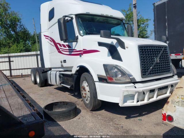  Salvage Volvo Vn
