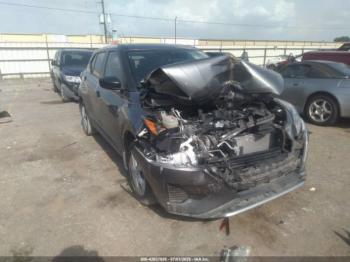  Salvage Nissan Kicks