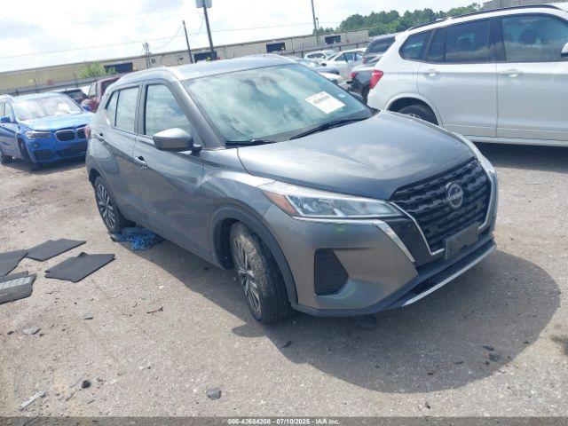  Salvage Nissan Kicks