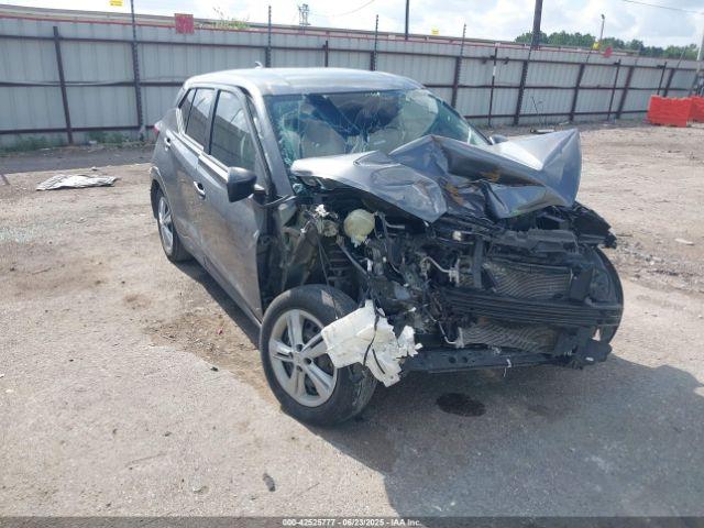  Salvage Nissan Kicks