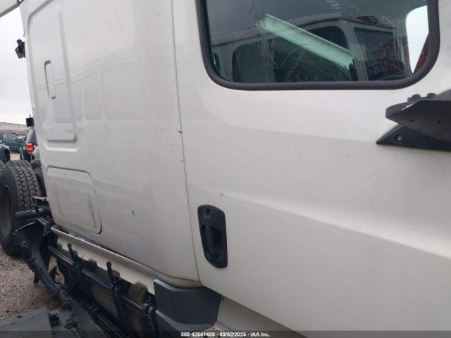  Salvage Freightliner New Cascadia 126