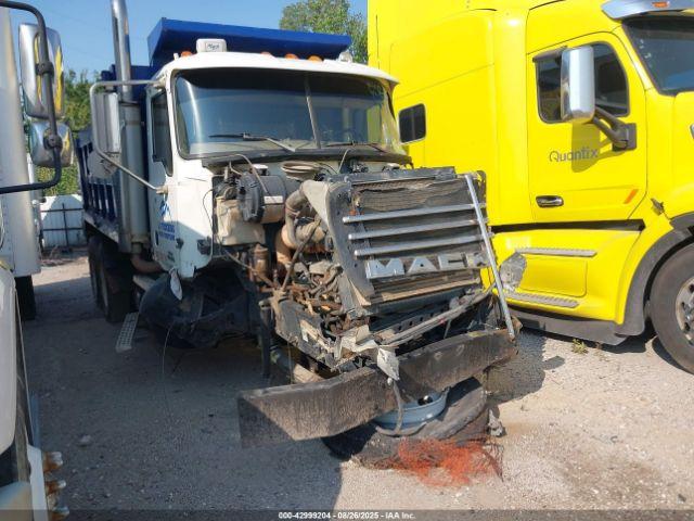  Salvage Mack 700