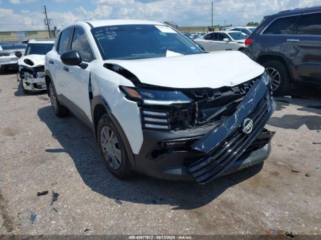  Salvage Nissan Kicks