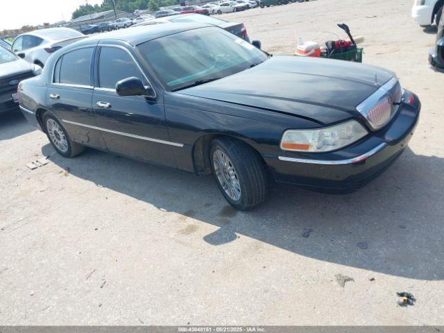  Salvage Lincoln Towncar