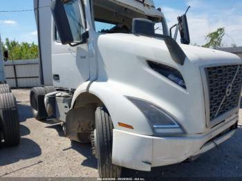  Salvage Volvo Vnr