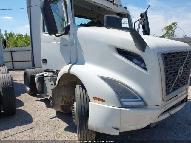  Salvage Volvo Vnr