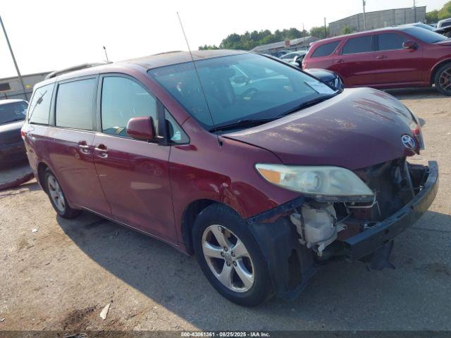  Salvage Toyota Sienna